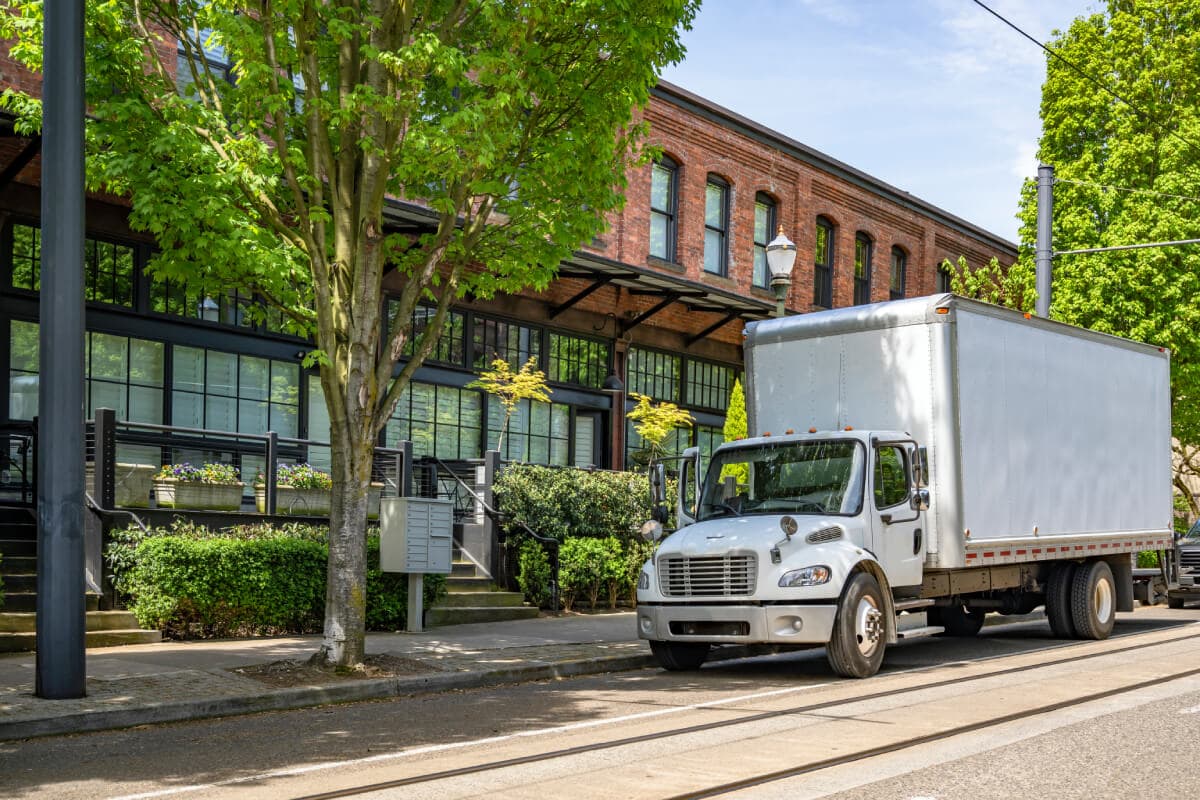 white-box-truck-parked-near-an-apartment-box-truck-insurance.jpg